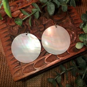 Vintage mother of pearl round earrings